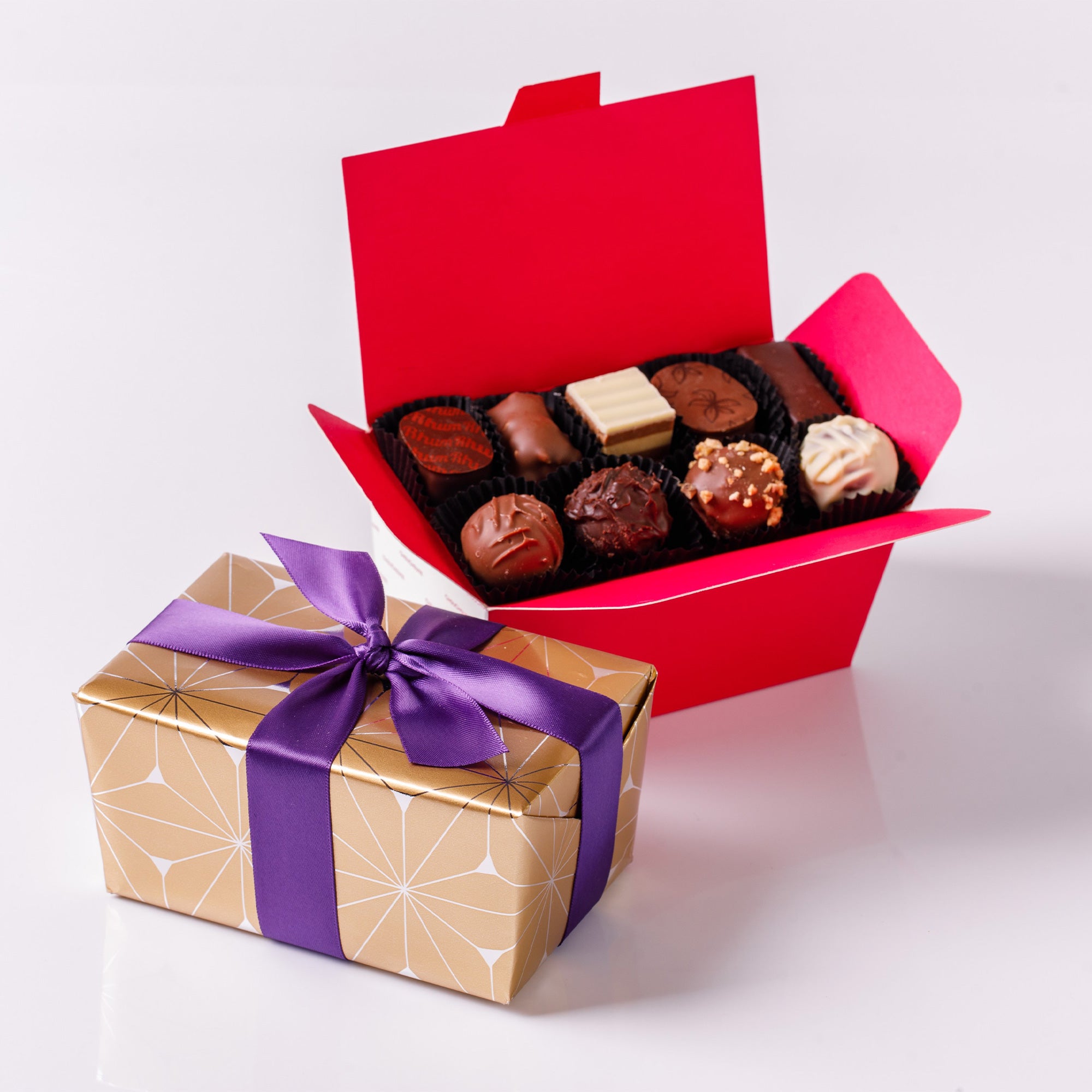 Ballotin 24 Chocolates Assortment Alcohol-Free Seasonal Giftwrap