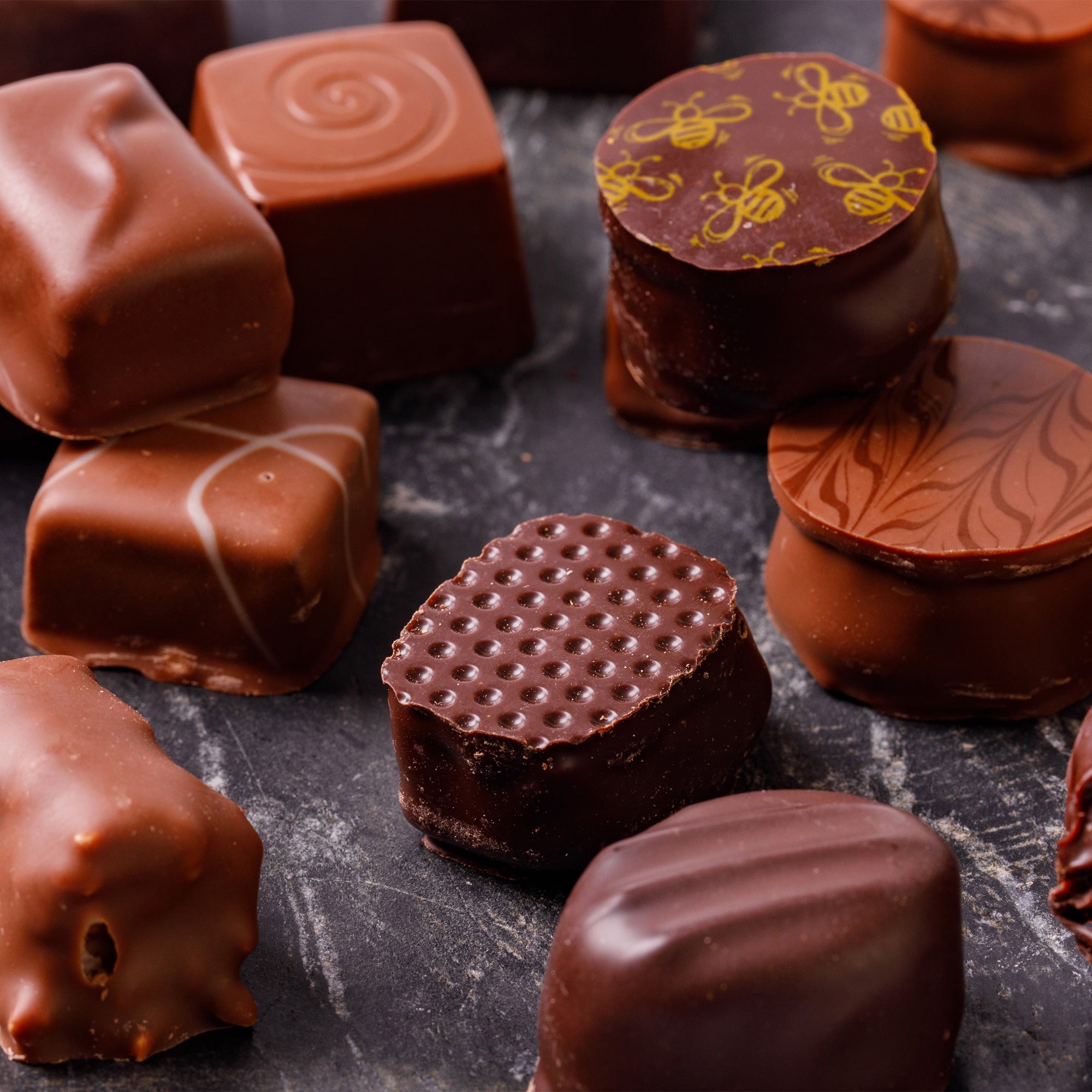Ballotin 24 Chocolates Assortment Love Heart Giftwrap