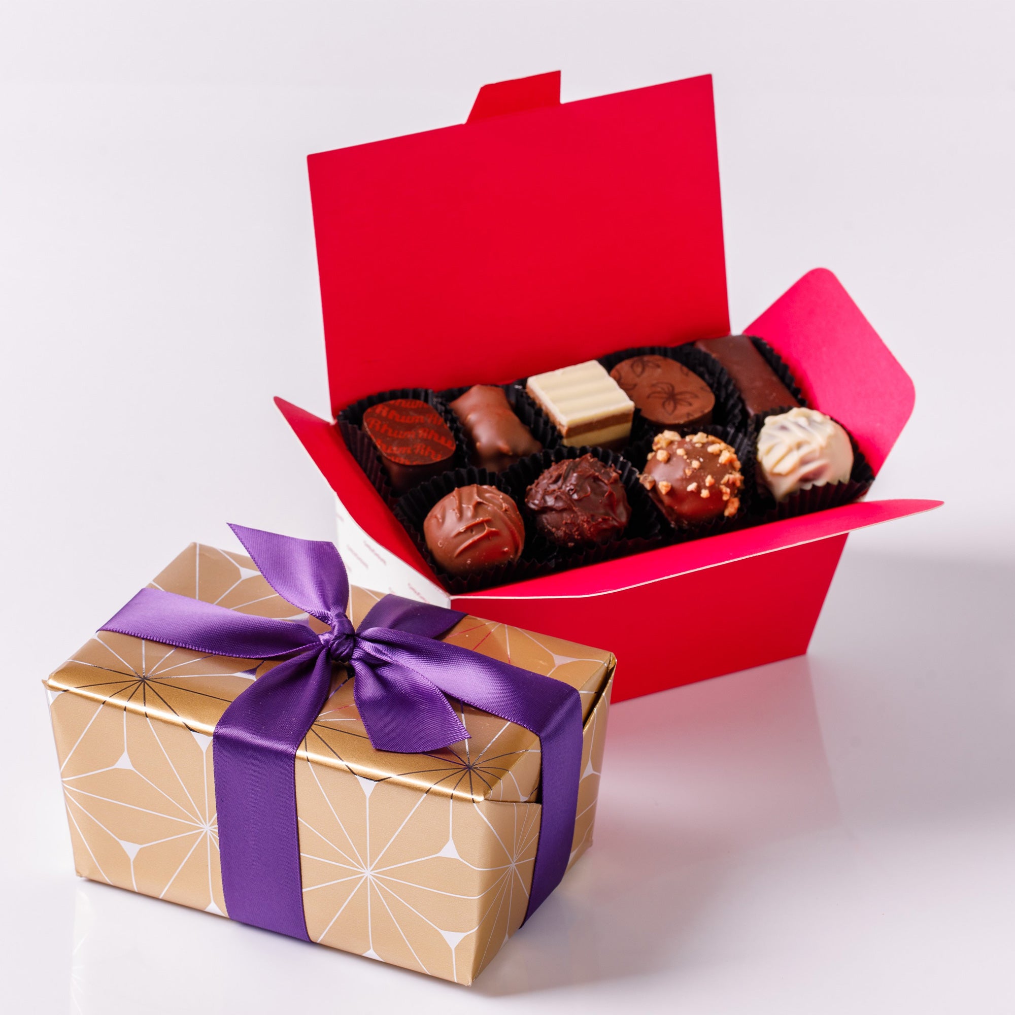 Ballotin 42 Chocolates Assortment Alcohol-Free Seasonal Giftwrap