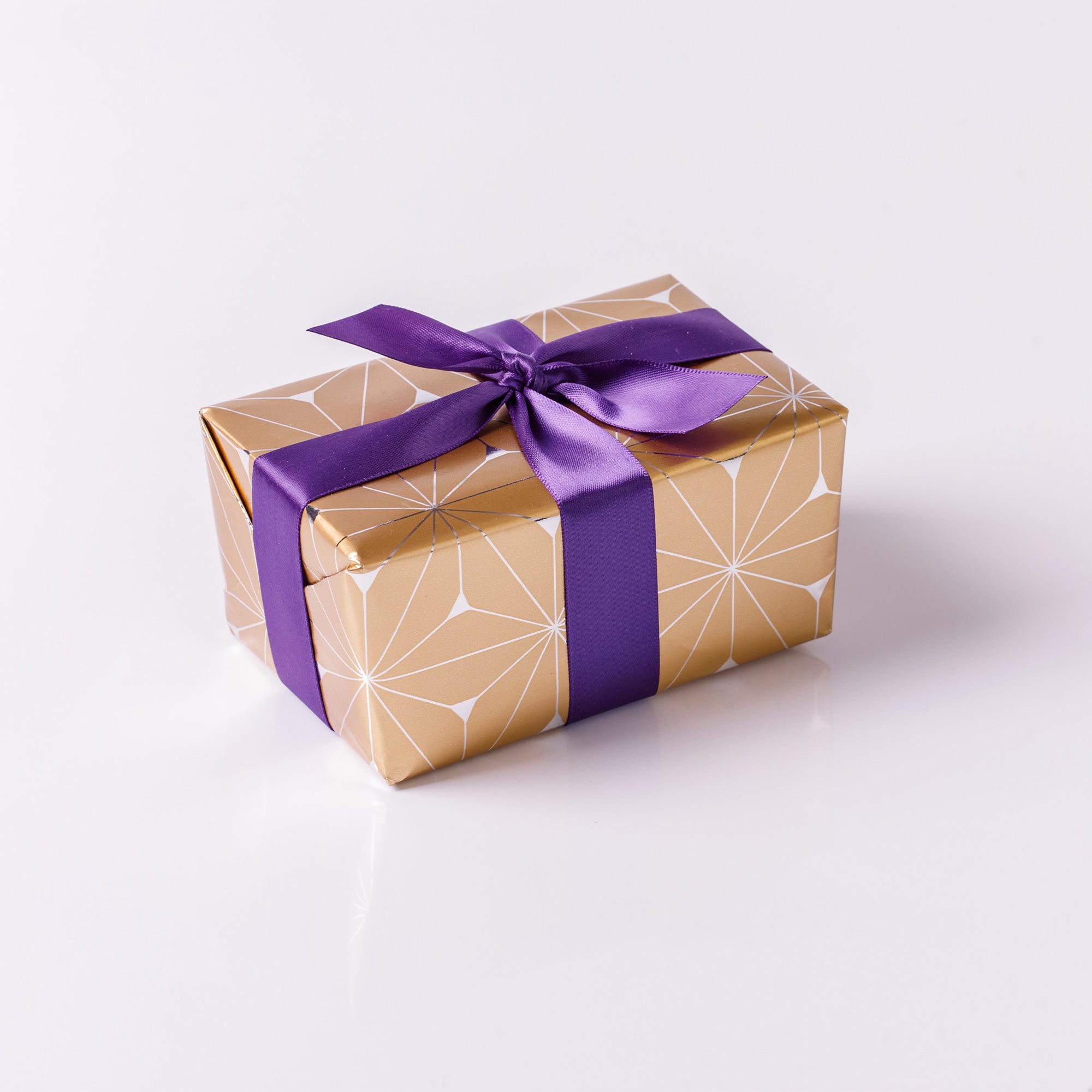 Ballotin 24 Milk & Dark Chocolates Seasonal Giftwrap