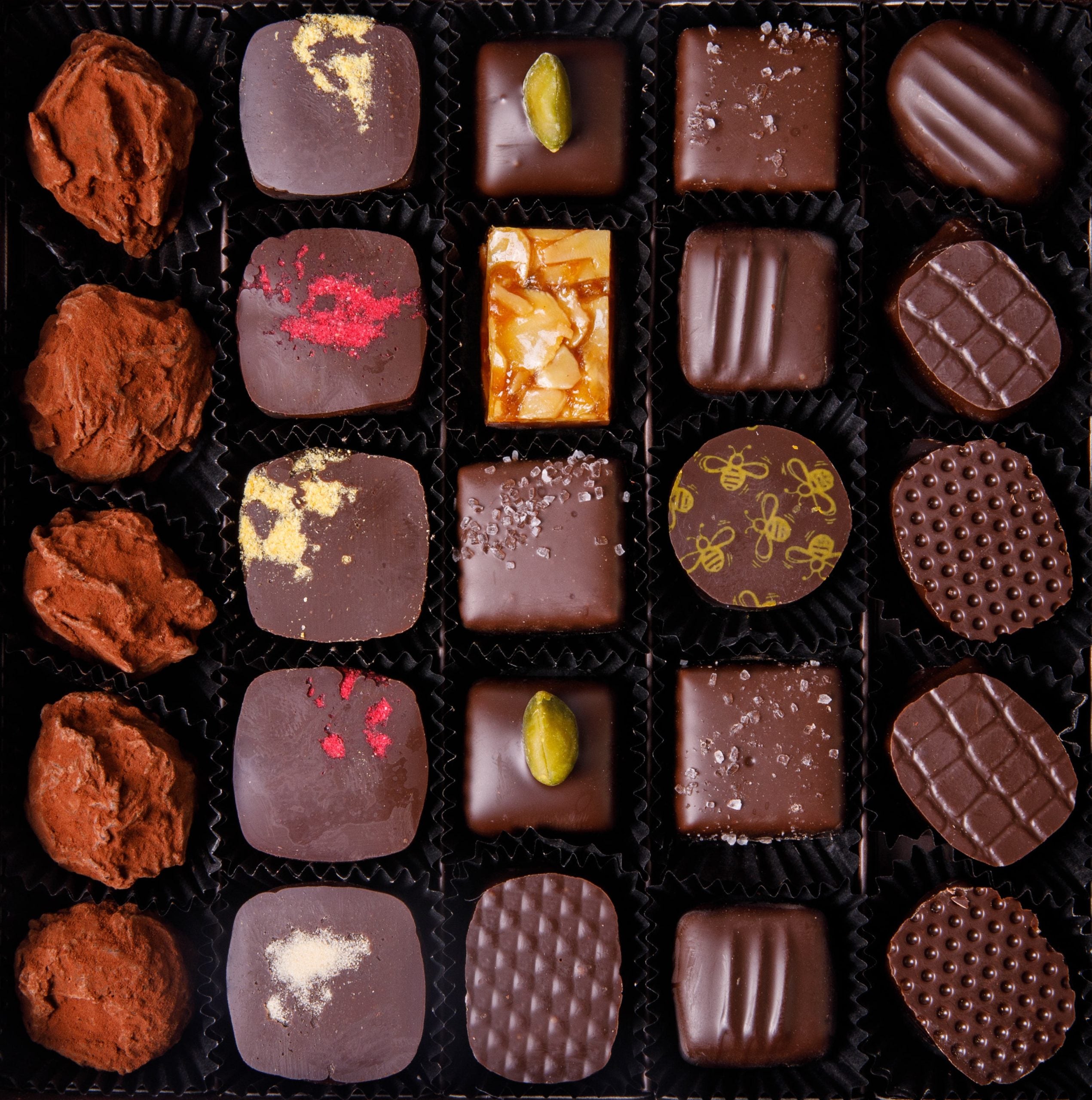 Ballotin 42 Dark Chocolates Autumn Sleeve